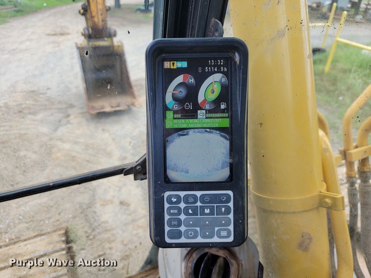 image for item JL9390 2017 Kobelco SK300LC-10  excavator