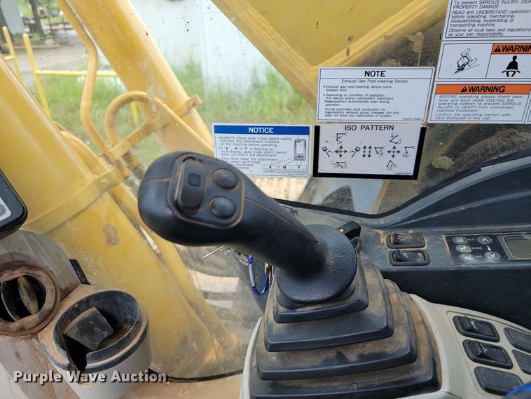 image for item JL9390 2017 Kobelco SK300LC-10  excavator