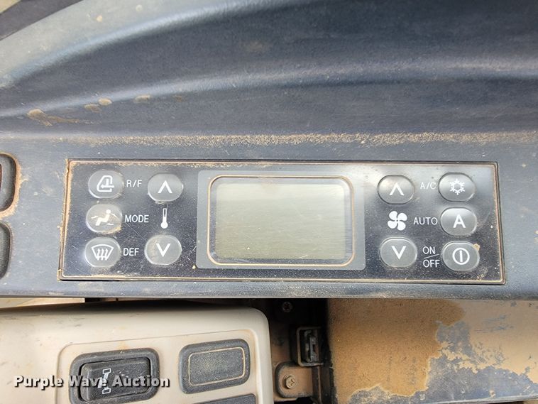 image for item JL9390 2017 Kobelco SK300LC-10  excavator