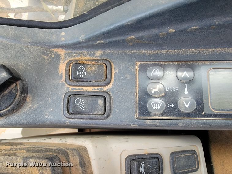 image for item JL9390 2017 Kobelco SK300LC-10  excavator