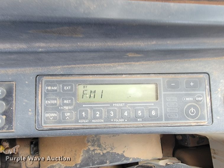 image for item JL9390 2017 Kobelco SK300LC-10  excavator