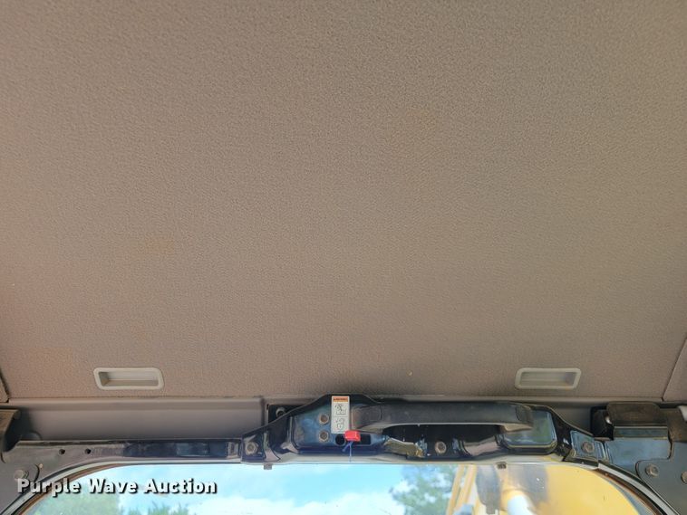 image for item JL9390 2017 Kobelco SK300LC-10  excavator