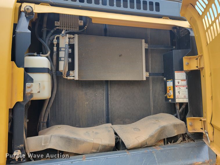 image for item JL9390 2017 Kobelco SK300LC-10  excavator