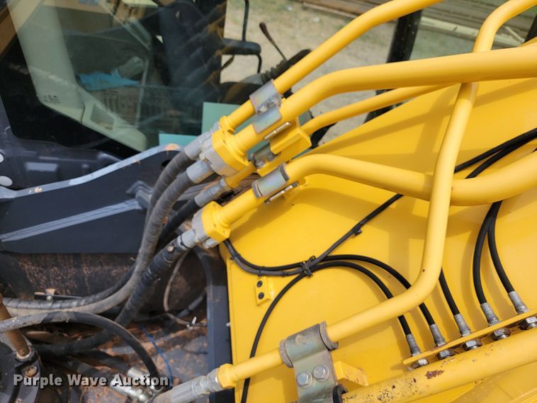 image for item JL9390 2017 Kobelco SK300LC-10  excavator