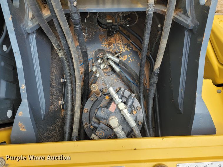 image for item JL9390 2017 Kobelco SK300LC-10  excavator