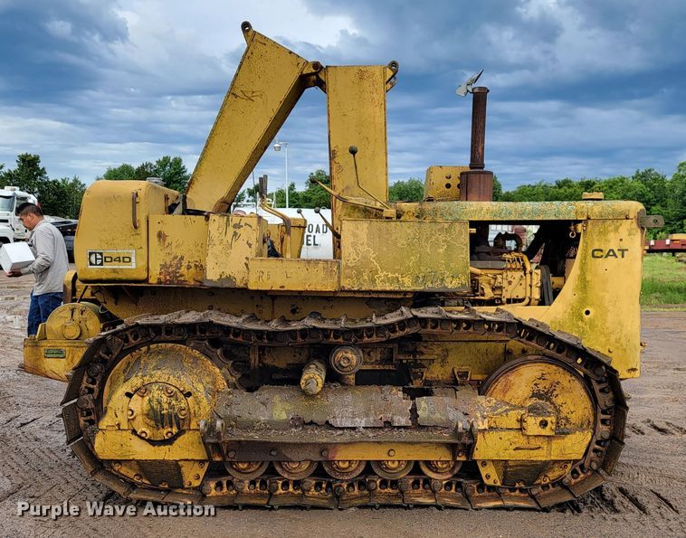 image for item JL9394 1975 Caterpillar D4D  pipelayer
