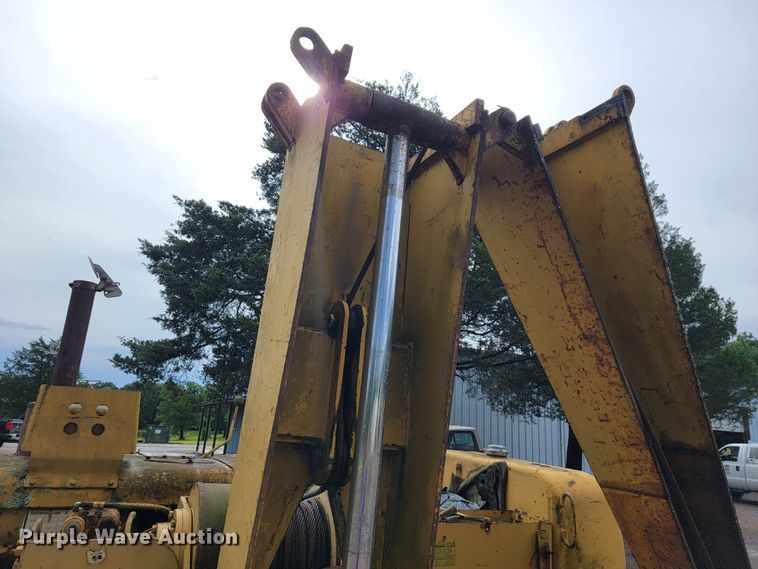 image for item JL9394 1975 Caterpillar D4D  pipelayer