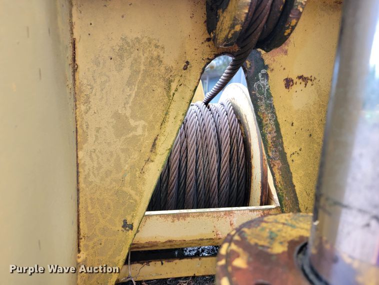 image for item JL9394 1975 Caterpillar D4D  pipelayer