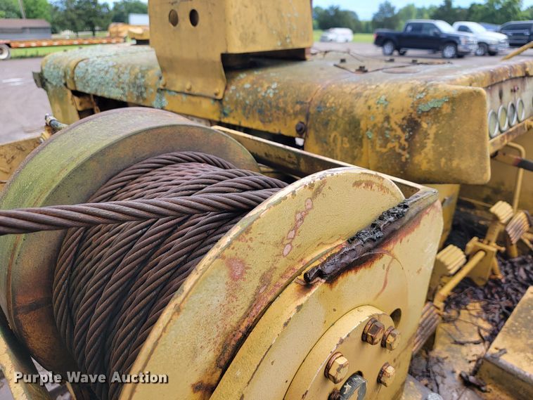 image for item JL9394 1975 Caterpillar D4D  pipelayer