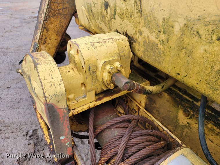 image for item JL9394 1975 Caterpillar D4D  pipelayer