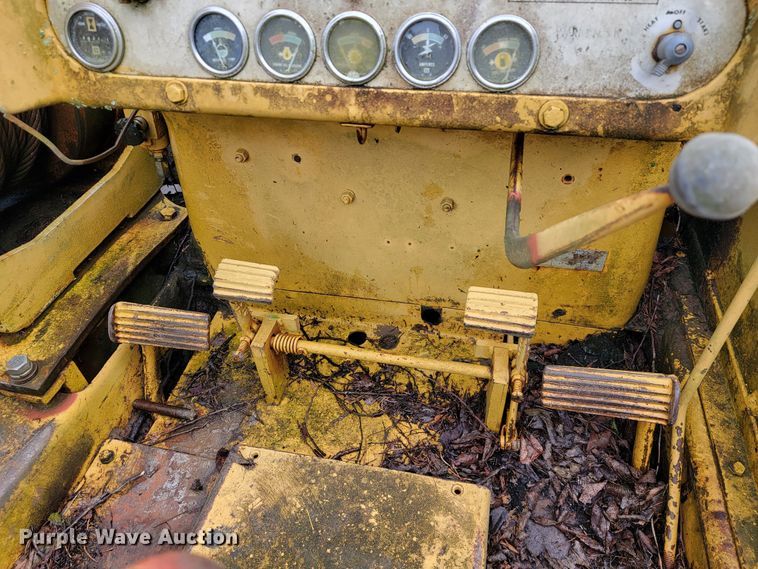 image for item JL9394 1975 Caterpillar D4D  pipelayer