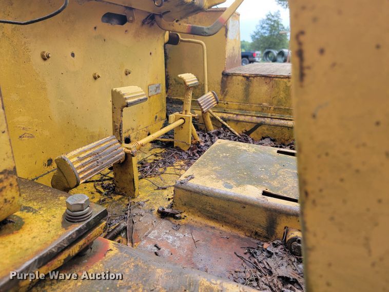 image for item JL9394 1975 Caterpillar D4D  pipelayer