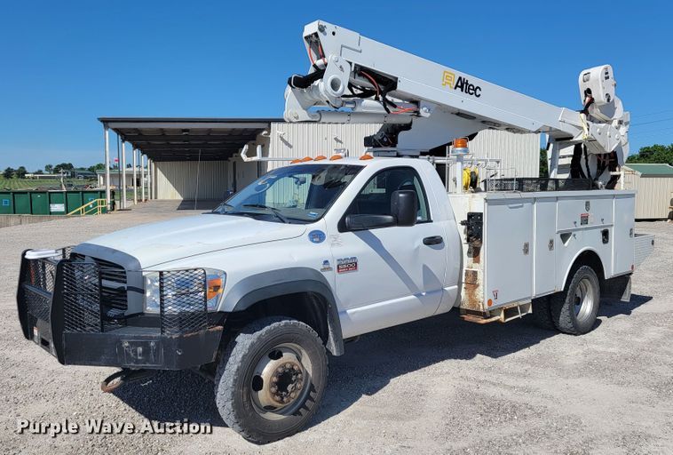 image for item JL9400 2009 Dodge Ram 5500HD  bucket truck
