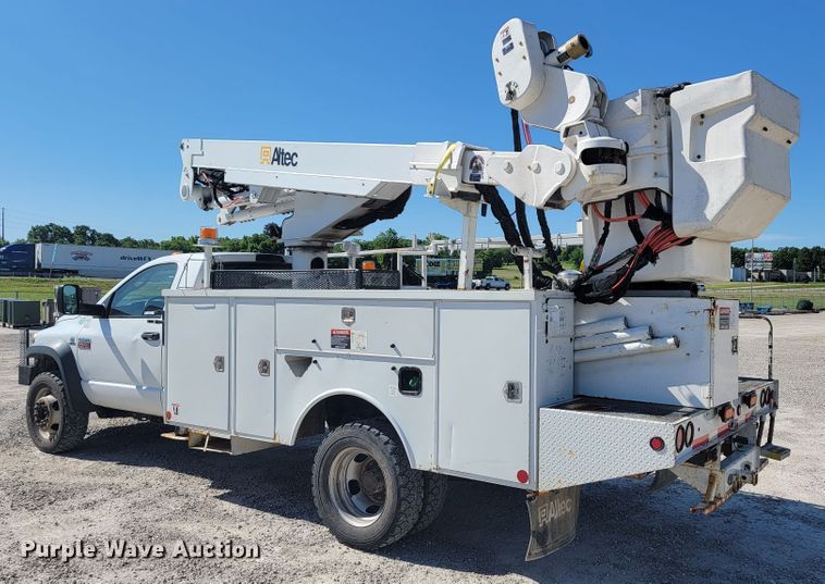 image for item JL9400 2009 Dodge Ram 5500HD  bucket truck