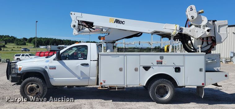 image for item JL9400 2009 Dodge Ram 5500HD  bucket truck