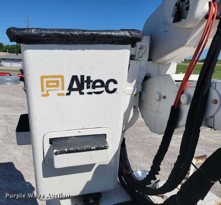 image for item JL9400 2009 Dodge Ram 5500HD  bucket truck