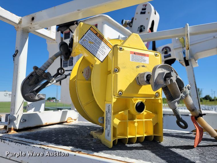 image for item JL9400 2009 Dodge Ram 5500HD  bucket truck