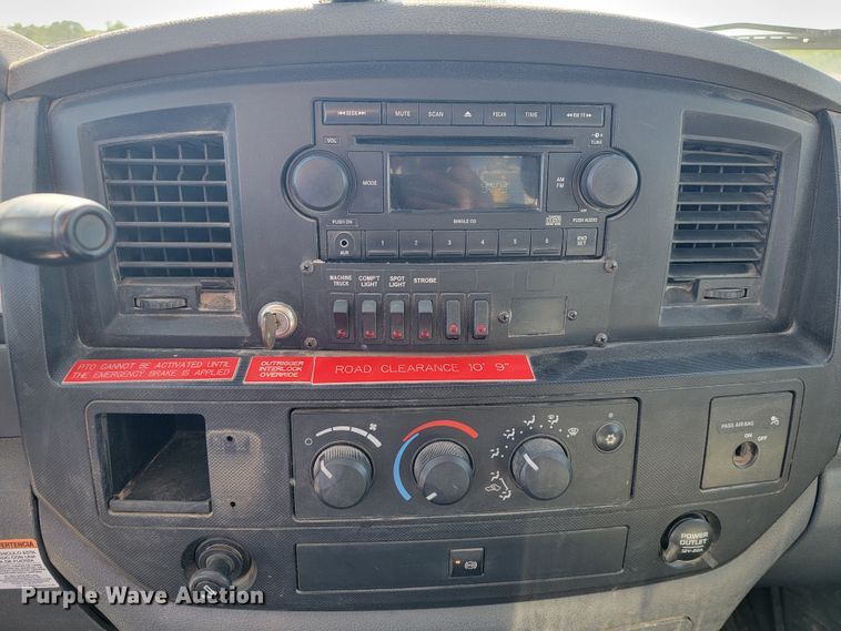 image for item JL9400 2009 Dodge Ram 5500HD  bucket truck