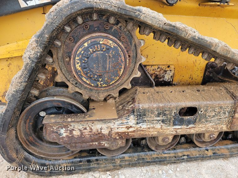 image for item JL9413 2012 John Deere 323D  tracked skid steer loader