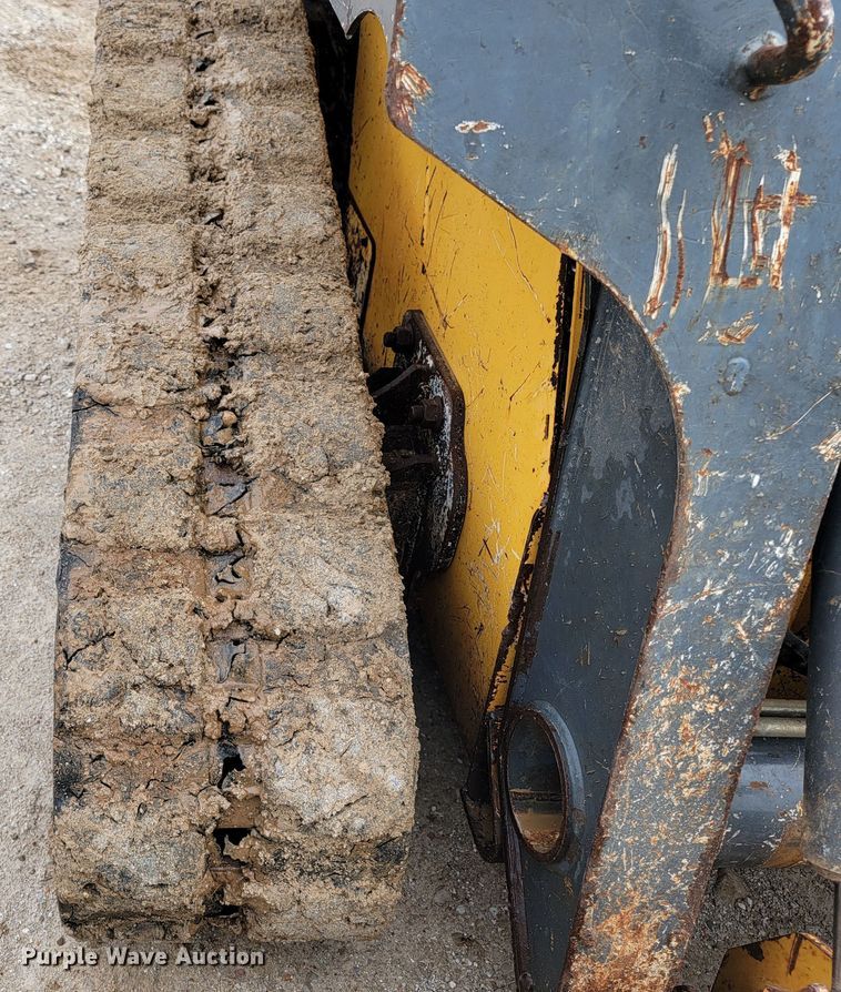 image for item JL9413 2012 John Deere 323D  tracked skid steer loader