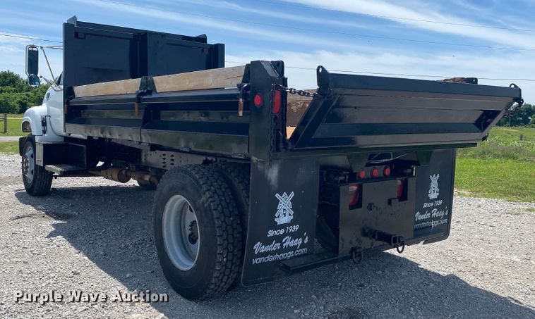 image for item JU9249 2000 Chevrolet C6500  dump flatbed truck