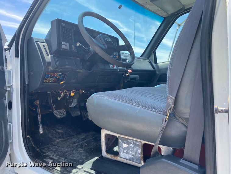 image for item JU9249 2000 Chevrolet C6500  dump flatbed truck