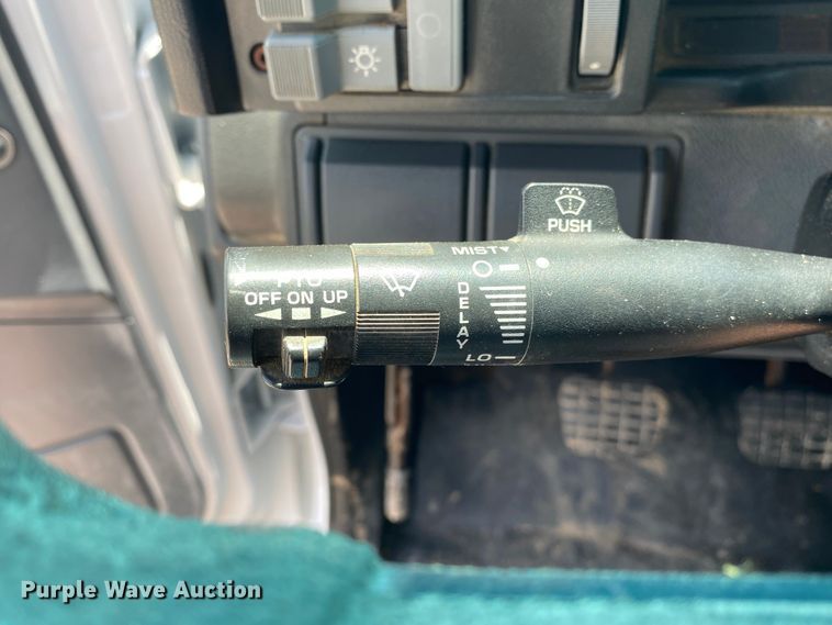 image for item JU9249 2000 Chevrolet C6500  dump flatbed truck