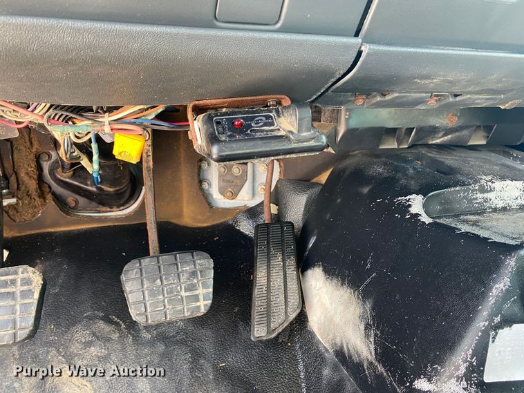 image for item JU9249 2000 Chevrolet C6500  dump flatbed truck