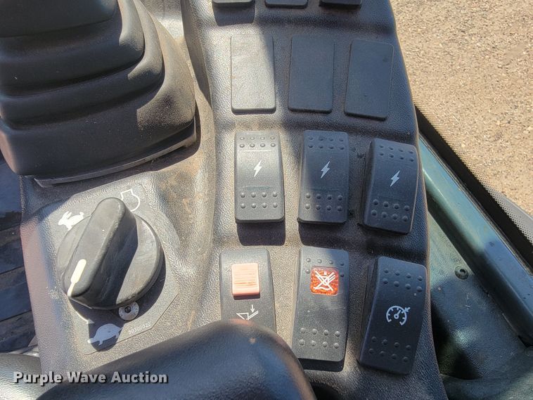 image for item KA9305 2016 Mustang 608  wheel loader