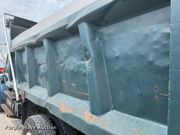 image for item KC9905 2000 Sterling L9511  dump truck