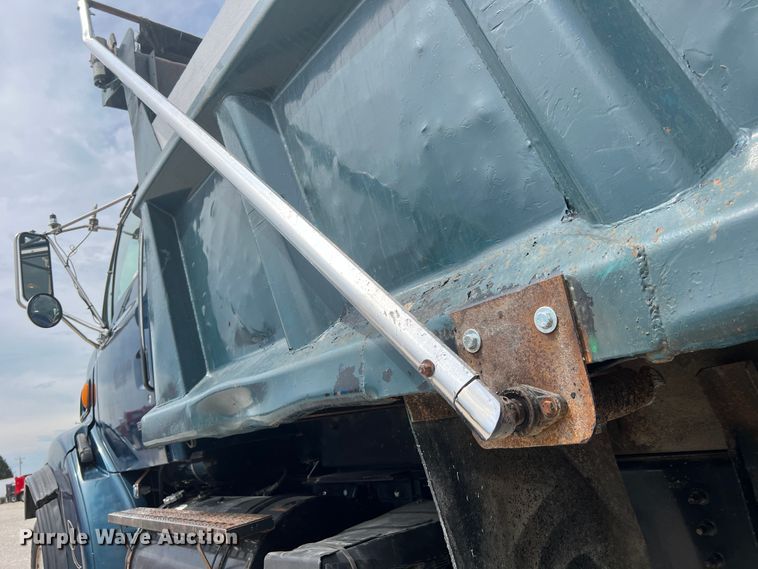 image for item KC9905 2000 Sterling L9511  dump truck