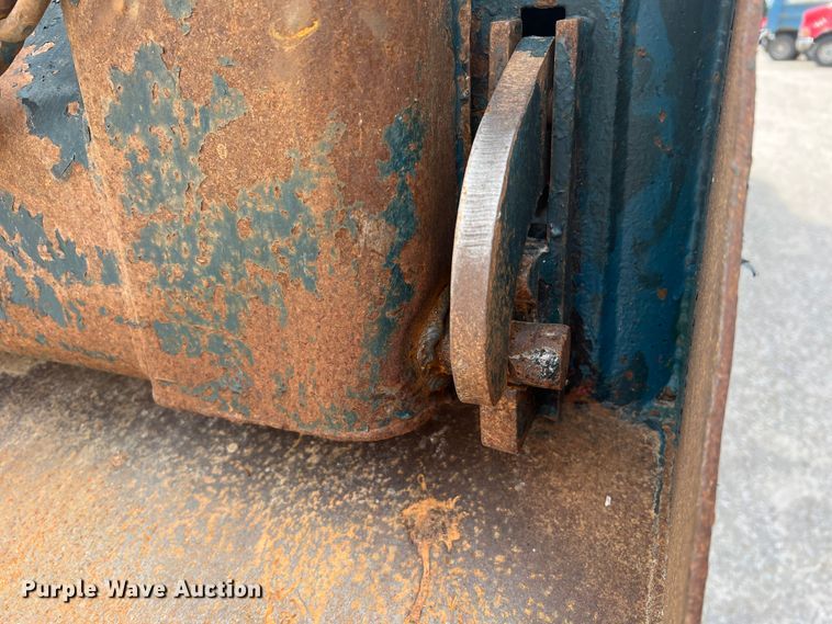 image for item KC9905 2000 Sterling L9511  dump truck