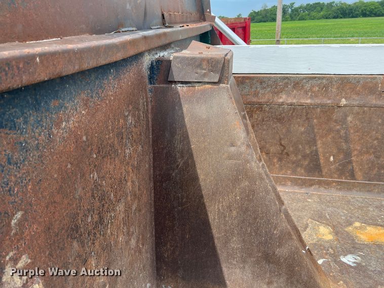 image for item KC9905 2000 Sterling L9511  dump truck