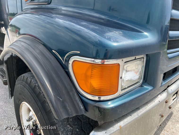 image for item KC9905 2000 Sterling L9511  dump truck