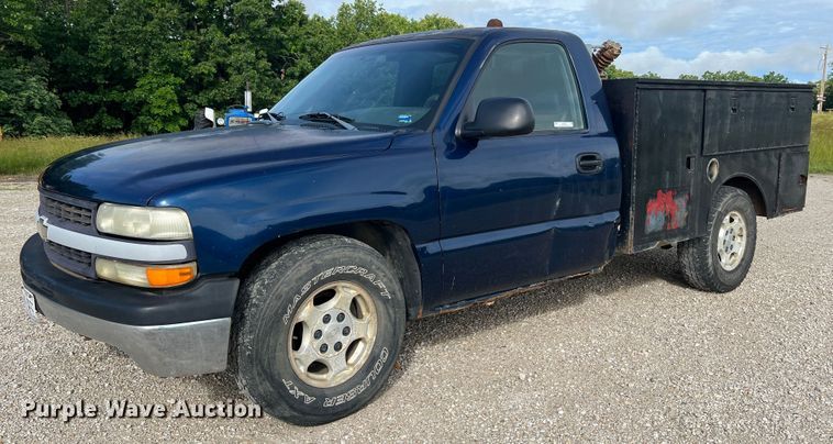 image for item KC9930 2001 Chevrolet Silverado 1500  utility bed pickup truck