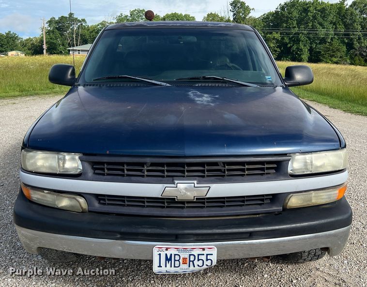 image for item KC9930 2001 Chevrolet Silverado 1500  utility bed pickup truck