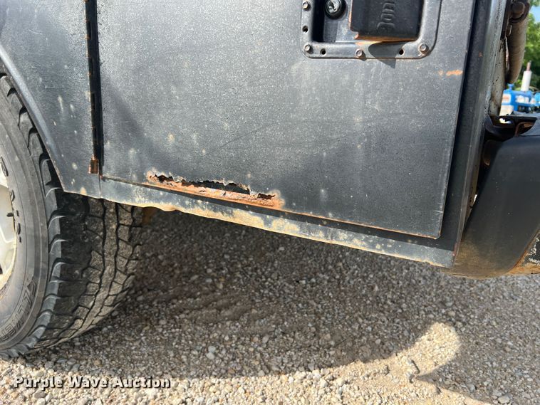 image for item KC9930 2001 Chevrolet Silverado 1500  utility bed pickup truck