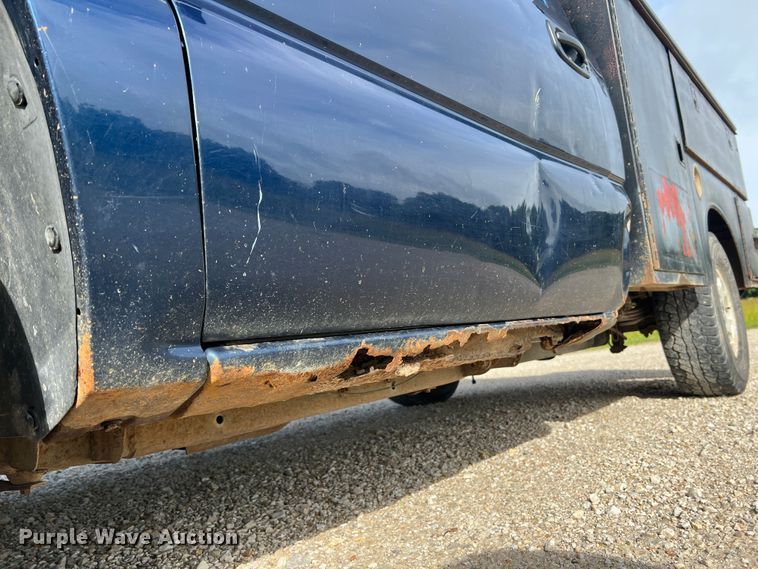 image for item KC9930 2001 Chevrolet Silverado 1500  utility bed pickup truck