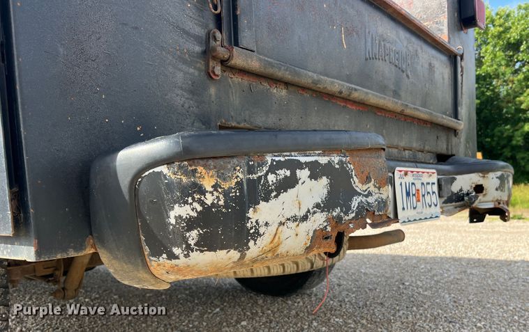 image for item KC9930 2001 Chevrolet Silverado 1500  utility bed pickup truck