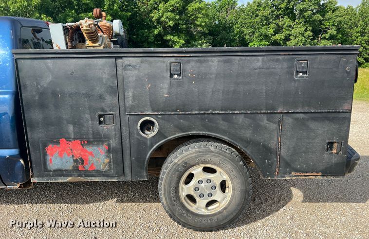 image for item KC9930 2001 Chevrolet Silverado 1500  utility bed pickup truck