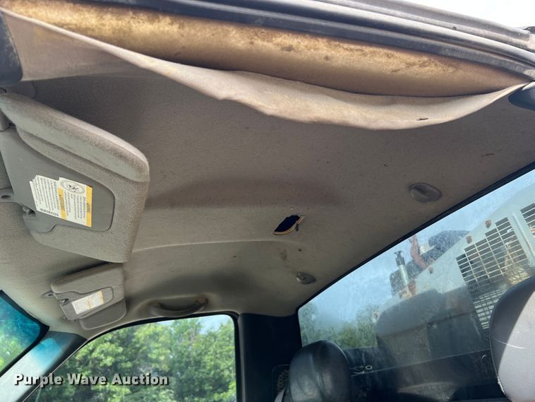 image for item KC9930 2001 Chevrolet Silverado 1500  utility bed pickup truck