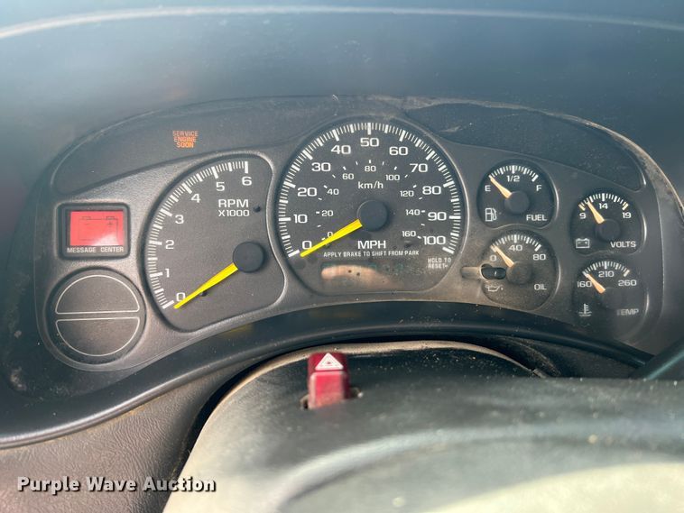 image for item KC9930 2001 Chevrolet Silverado 1500  utility bed pickup truck