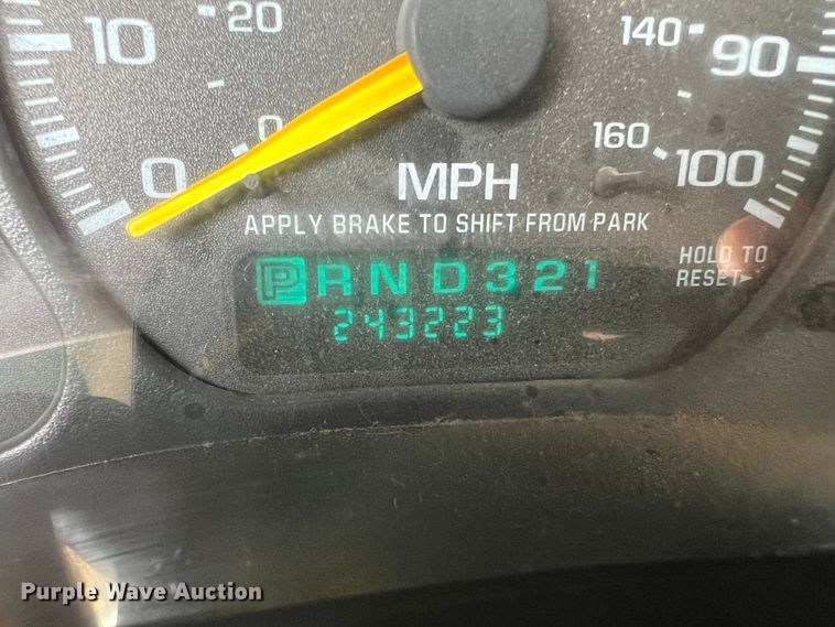 image for item KC9930 2001 Chevrolet Silverado 1500  utility bed pickup truck