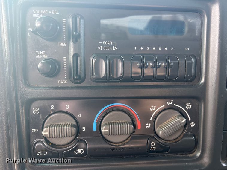 image for item KC9930 2001 Chevrolet Silverado 1500  utility bed pickup truck