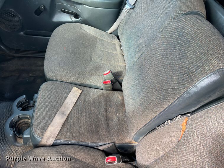 image for item KC9930 2001 Chevrolet Silverado 1500  utility bed pickup truck