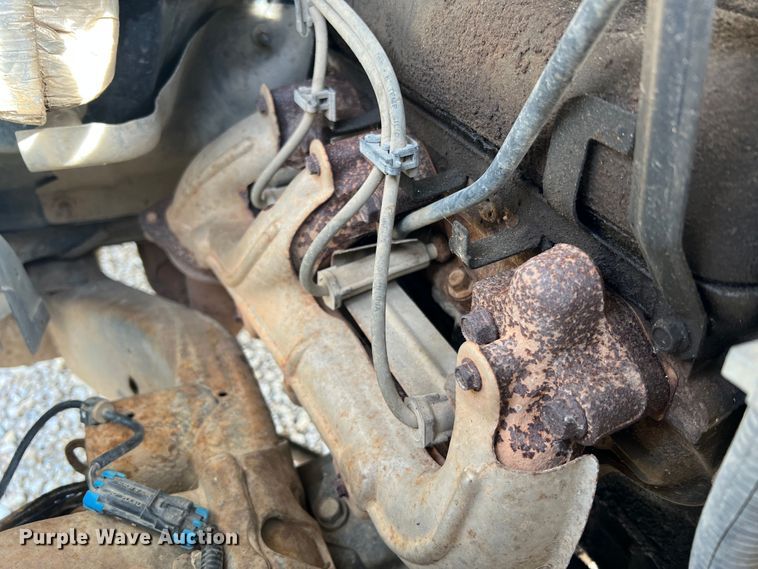 image for item KC9930 2001 Chevrolet Silverado 1500  utility bed pickup truck