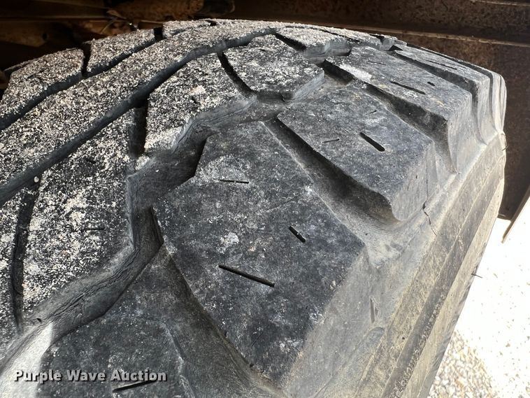 image for item KC9930 2001 Chevrolet Silverado 1500  utility bed pickup truck