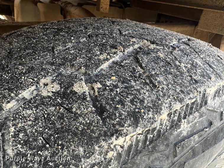 image for item KC9930 2001 Chevrolet Silverado 1500  utility bed pickup truck