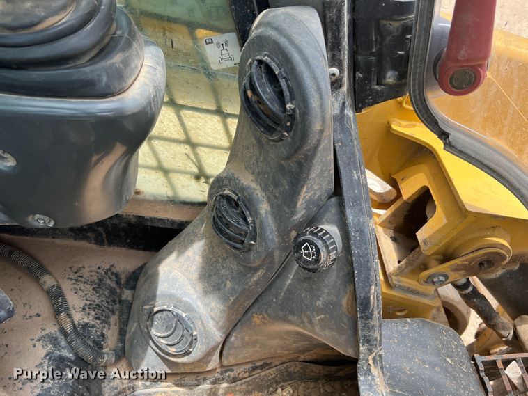 image for item KC9939 2018 Caterpillar 299D2  skid steer loader