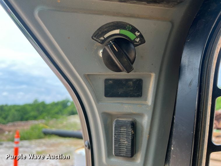 image for item KC9939 2018 Caterpillar 299D2  skid steer loader